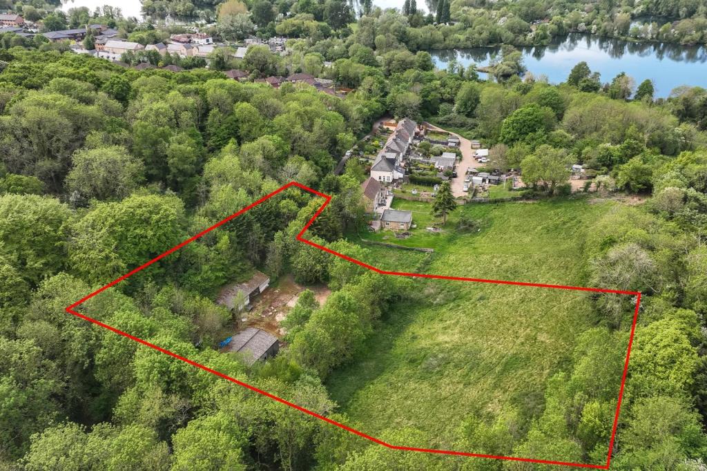 Lot: 3 - LAND WITH PLANNING FOR FOUR DETACHED HOUSES - Arial shot of land